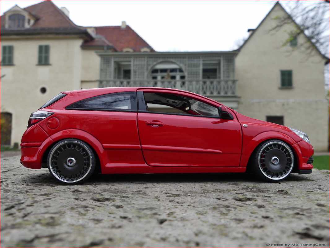 1:18 Opel Astra GTC 2005 RED + OZ DTM Alu = inkl OVP